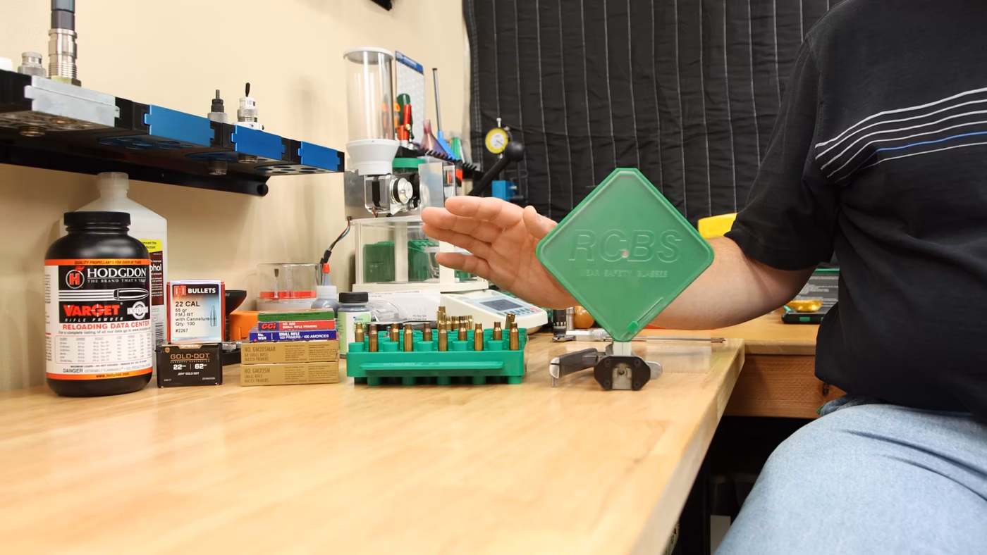 Hur man sätter tändhattar vid handladdning Satta tandhattar